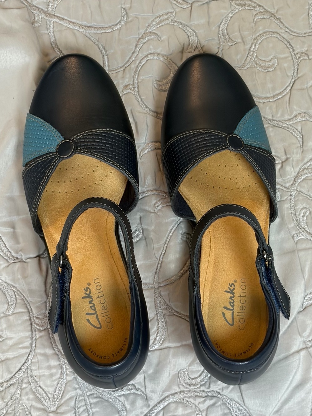 Clarks Collection Women's Mary Jane Shoes Size 9 Emily Rae Blue Leather 2” Heel
